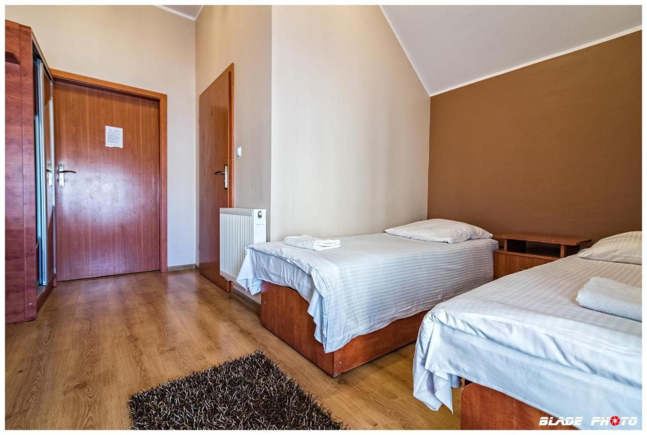 Hotel Warka Esterno foto